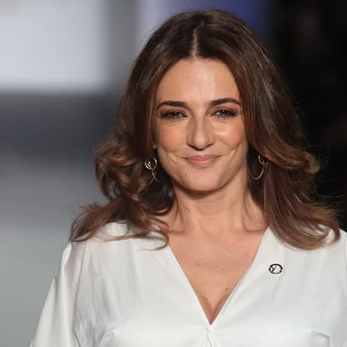 Μαρία Λεκάκη | Ποζάρει γυμνή στην αμμουδιά, απολαμβάνοντας τον ήλιο του καλοκαιριού