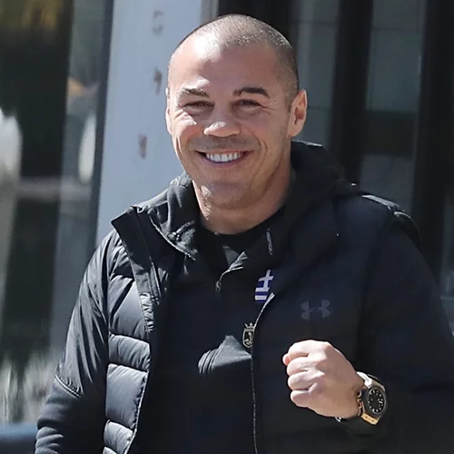 Μιχάλης Ζαμπίδης | Σπάνια εμφάνιση με τη σύζυγο και τις δίδυμες κόρες τους