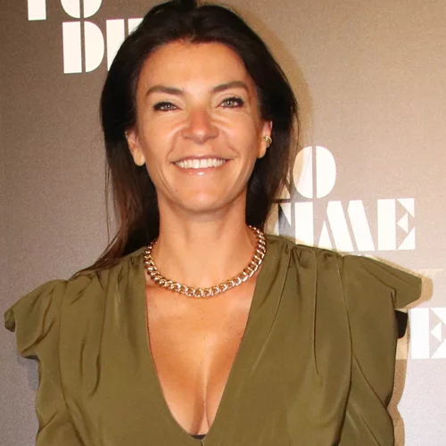 Μαρίνα Βερνίκου | Δείτε την να ποζάρει με mini χρυσό φόρεμα στην πιο σέξι της εμφάνιση μέχρι τώρα