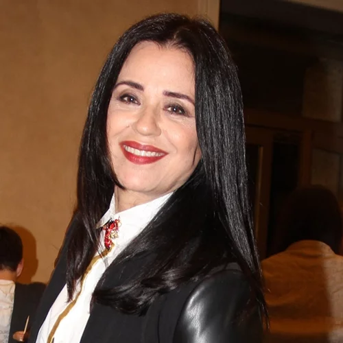 Μαρία Τζομπανάκη | Ποζάρει με τον γιο της και τη νύφη της στην πιο γλυκιά φωτογραφία που θα δεις σήμερα