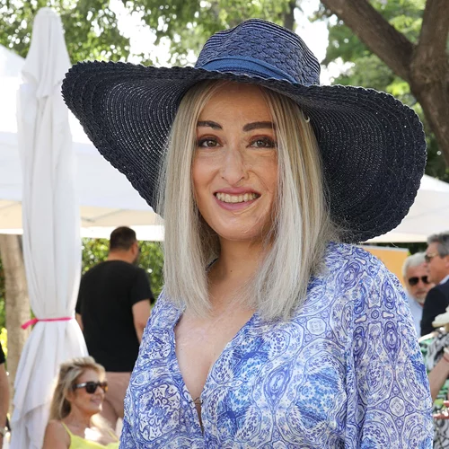 Ιωάννα Παλιοσπύρου | Ποζάρει με crop top και μακριά αέρινη φούστα και στέλνει το δικό της μήνυμα για την ευτυχία