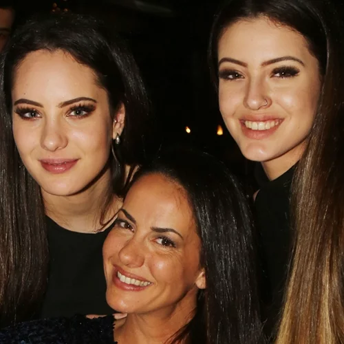 Η Δανάη και η Νεφέλη Λιβιεράτου ποζάρουν μαζί και δε μπορούμε να αποφασίσουμε ποια είναι ομορφότερη