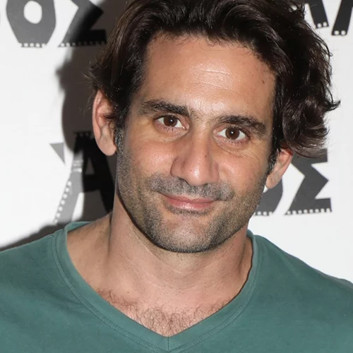 Ψηλός, μελαχρινός και πολύ γοητευτικός | Δείτε τον 17χρονο γιο του Οδυσσέα Παπασπηλιόπουλου σε ένα σπάνιο φωτογραφικό στιγμιότυπο