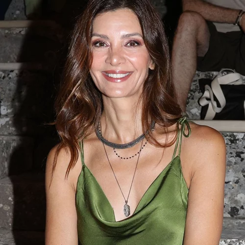 Η Κατερίνα Λέχου με total red look | Η εντυπωσιακή εμφάνιση στα κόκκινα