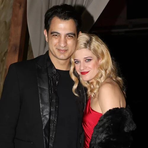 Τζένη Θεωνά - Δήμος Αναστασιάδης | Η σπάνια δημόσια και πολύ εκκεντρική εμφάνιση του ζευγαριού