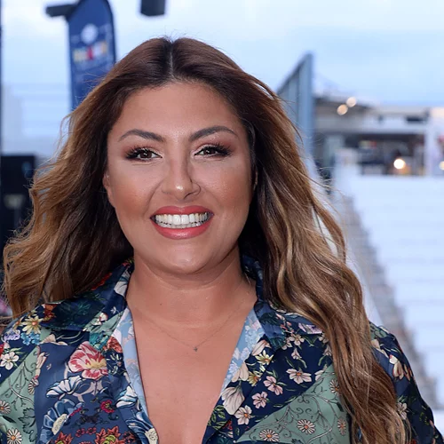 Η Έλενα Παπαρίζου στο Ηρώδειο | Το επιβλητικό look της "μοιράζει" έμπνευση