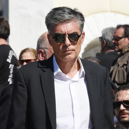 Σάλος με τον Νίκο Ευαγγελάτο | "Ως τηλεθεάτρια, μου προκαλεί θλίψη, οργή, με προσβάλλει ως νοήμονα άνθρωπο και αμαυρώνει τη μνήμη των παιδιών..."