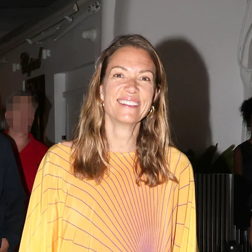 Naked nails | Η Βίκυ Καγιά με το manicure trend που όλες μας πρέπει να δοκιμάσουμε το καλοκαίρι