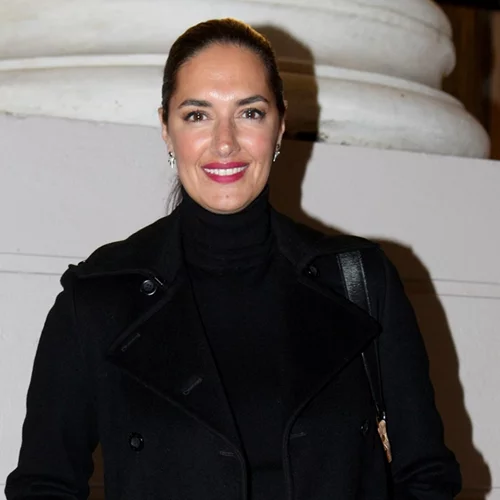 Η Νόνη Δούνια έχει γενέθλια | Ποζάρει στη μπανιέρα του σπιτιού της γεμάτη σαπουνάδες, αποκαλύπτοντας την ηλικία της