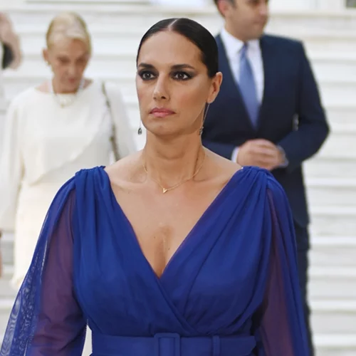 Η Νόνη Δούνια φωτογραφίζεται με τον πολύ όμορφο 17χρονο γιο της και του εύχεται "χρόνια πολλά"