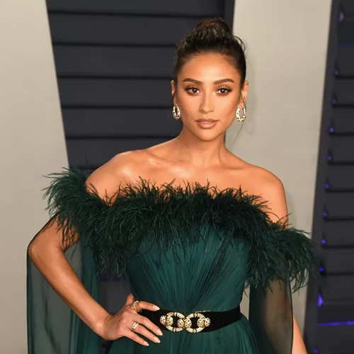 Αναρωτιέσαι τι μακιγιάζ να κάνεις παραμονή Χριστουγέννων; Έχουμε την καλύτερη ιδέα