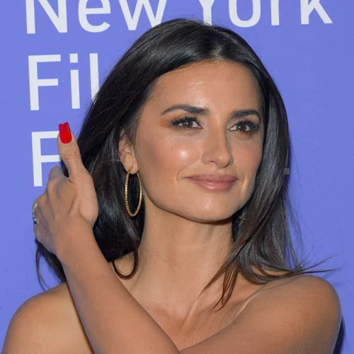 H Penelope Cruz μόλις έκανε το πιο κολακευτικό lob haircut