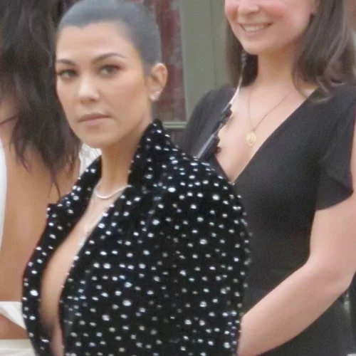 Kourtney Kardashian | Το μήνυμα που θέλησε να μεταφέρει με το μανικιούρ της