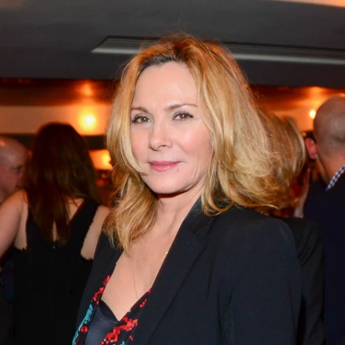 What a body | H Κim Cattrall ποζάρει με μαγιό στα 65 της και είναι όπως ακριβώς περίμενες