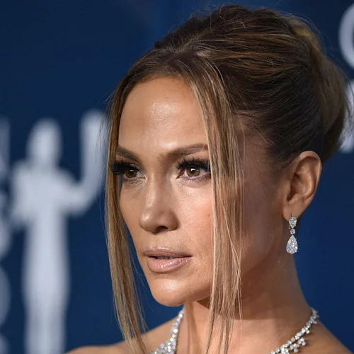 Jennifer Lopez | Μοιράζεται μαζί μας τη skincare routine της για λαμπερή επιδερμίδα