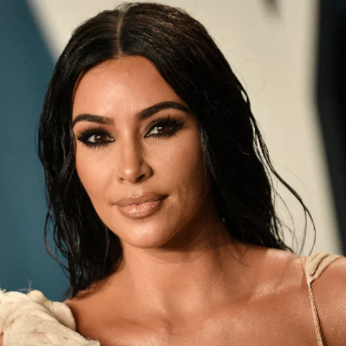 To messy haircut της Kim Kardashian είναι αυτό που θέλουμε όλες φέτος το καλοκαίρι