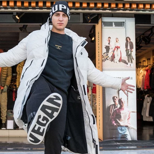 Μία ημέρα για ψώνια με τον Good Job Nicky