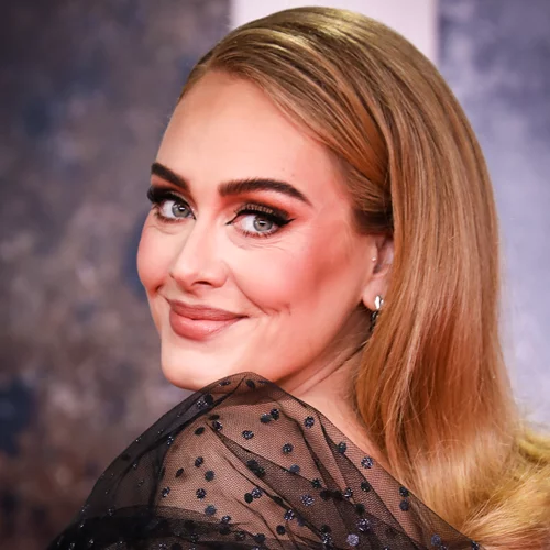 Λατρεύεις το winged liner της Adele; Αυτά είναι τα μικρά beauty tips που θα σε βοηθήσουν να το αντιγράψεις