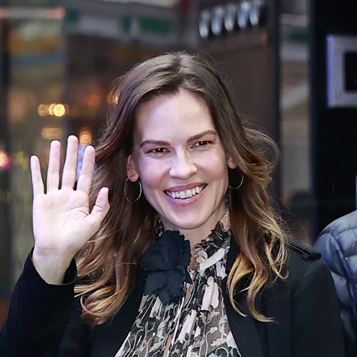 "Είναι ένα πραγματικό θαύμα" | Η Hilary Swank ανακοίνωσε ότι είναι έγκυος στα 48 της