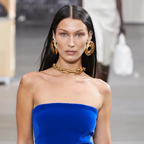 H Bella Hadid μόλις έβαψε τα μαλλιά της στο πιο απρόσμενο χρώμα για το καλοκαίρι