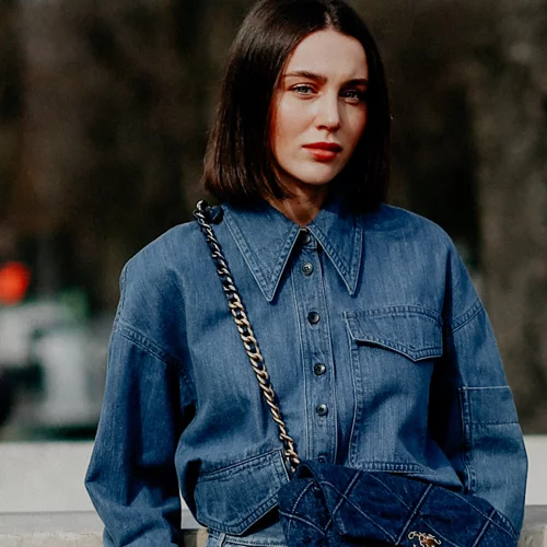 Τα flat παπούτσια που λατρεύουν τώρα οι fashion Influencers | Συνδυάζονται τέλεια με jeans