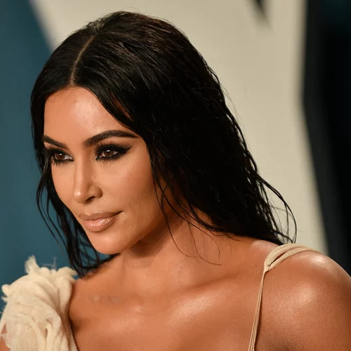 H Kim Kardashian σού δείχνει έναν νέο τρόπο για να φορέσεις το eyeliner