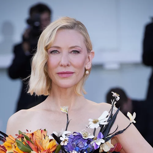 Φεστιβάλ Βενετίας | Η red carpet εμφάνιση της Cate Blanchett που αποδεικνύει πως τα florals είναι groundbreaking