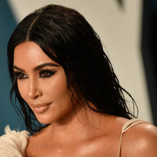 Kim Kardashian | Αυτό είναι το δίλημμα που έθεσε ο κομμωτής της για τα μαλλιά της