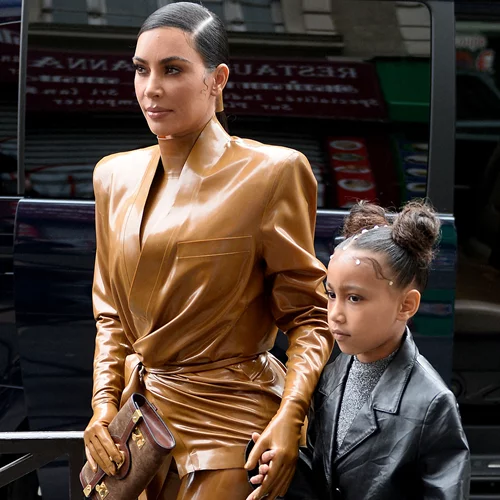 Η κόρη της Kim Kardashian μόλις έκανε το πιο girly χτένισμα που θα θες να αντιγράψεις κι εσύ