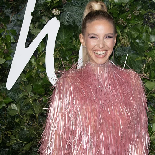 Ένας πανεύκολος τρόπος να μεταμορφώσεις ένα πρωινό, καθημερινό μακιγιάζ σε βραδινό