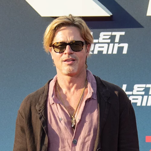 Oh Brad | Ο Brad Pitt εμφανίστηκε με φούστα και είναι ό, τι πιο σέξι είδαμε σήμερα