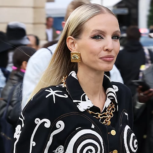 3 χτενίσματα από το street style που κάνουν ξανά και ξανά τα πιο stylish girls - και θα αντιγράψουμε κι εμείς τον χειμώνα