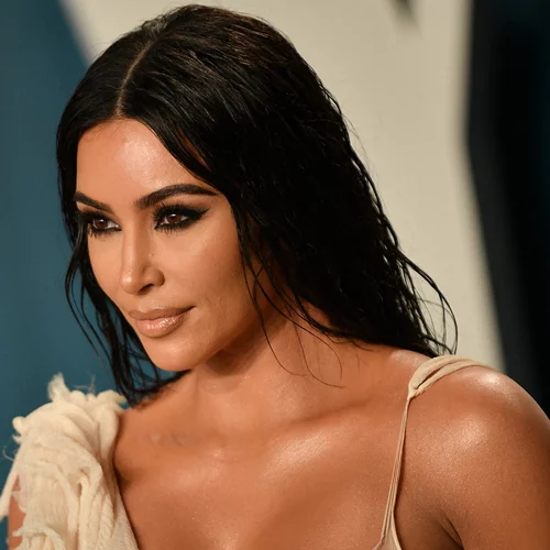 Kim Kardashian vs bleached brows | Ξάνοιξε τα φρύδια της και είναι αγνώριστη