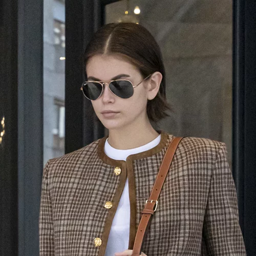 H Kaia Gerber με το κούρεμα που την κάνει να μοιάζει με αυθεντική Παριζιάνα