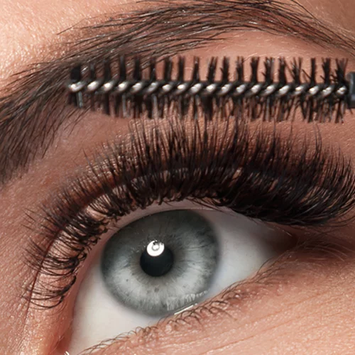 Πώς να βάζω σωστά τη μάσκαρα; 9 hacks για ονειρεμένες βλεφαρίδες