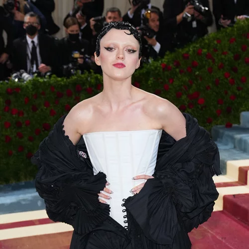 Maisie Williams | Η σταρ του Game of Thrones αποκάλυψε ότι ο πατέρας της την κακοποιούσε μέχρι τα 8 της