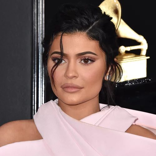 Όλες οι φορές που η Kylie Jenner είχε τα πιο αμφιλεγόμενα μανικιούρ