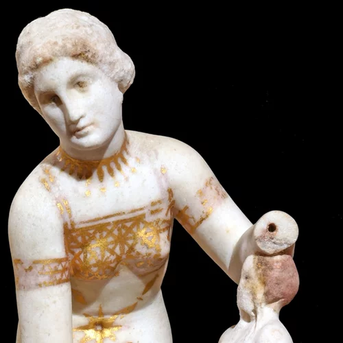 Η "Αφροδίτη με το χρυσό μπικίνι" στο Μουσείο της Ακρόπολης με αφορμή την Ημέρα της Γυναίκας