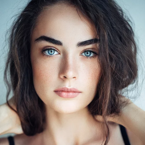 Σπυράκια, θαμπάδα, ξηρότητα | Ξέρουμε γιατί μπορεί να εμφανίζεις (αδικαιολόγητα) ένα από τα παραπάνω συμπτώματα