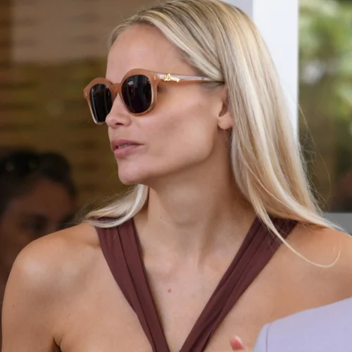 Το χρώμα στα νύχια που προτιμούν όλες οι celebrities τη μεταβατική αυτή εποχή