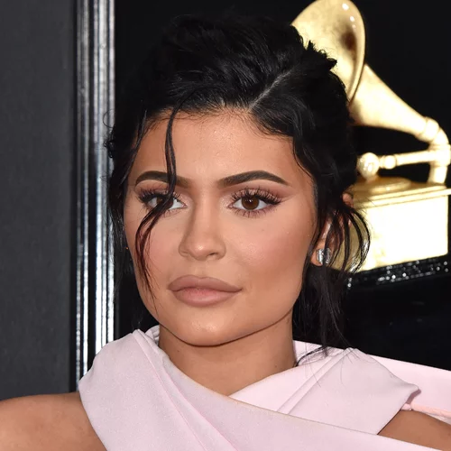 Η Kylie Jenner μάς δείχνει για πρώτη φορά ένα "απλό" μανικιούρ της