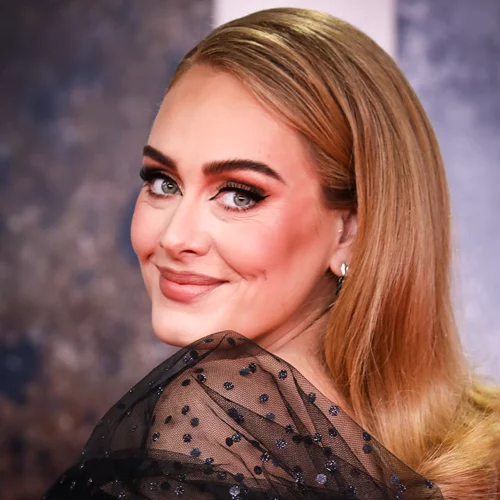 Brit Awards '22 | Το makeup look της Adele αποδεικνύει ότι η απλότητα στο μακιγιάζ είναι πάντα στη μόδα