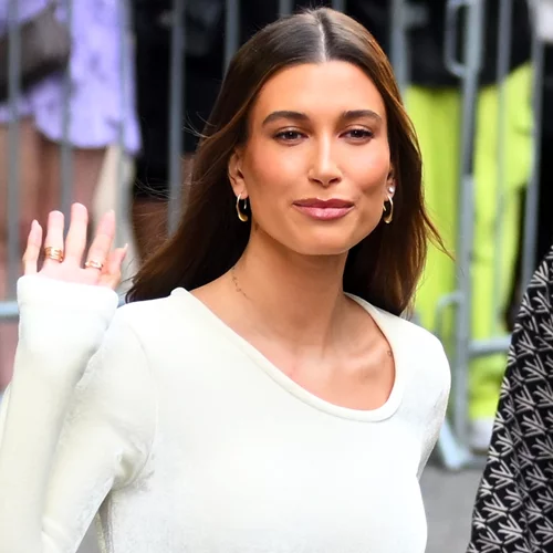 Glazed Donut Nails | Όλα τα βήματα για να αντιγράψεις το αγαπημένο μανικιούρ της Hailey Bieber