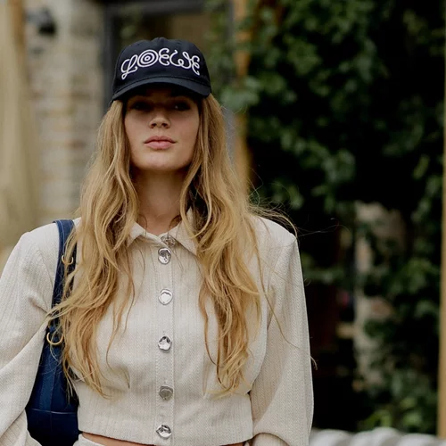 Το χτένισμα που λατρεύουν όλες οι Σκανδιναβές τώρα αναδεικνύει τέλεια τα λεπτά μαλλιά