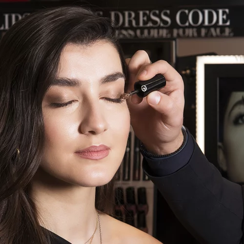 Beauty Giveaway | Διεκδίκησε μια υπηρεσία μακιγιάζ αλλά και την πιο viral mascara που κυκλοφορεί τώρα