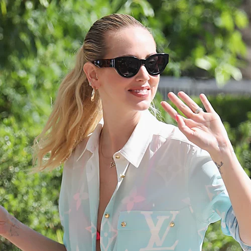 H Chiara Ferragni σού δείχνει 4 εύκολα χτενίσματα που θα σε βολέψουν πολύ στον καύσωνα