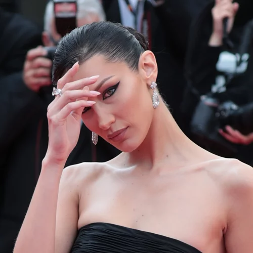 Aυτό το απλό hack μακιγιάζ θα χαρίσει στα μάτια σου ένα φυσικό lifting εφέ