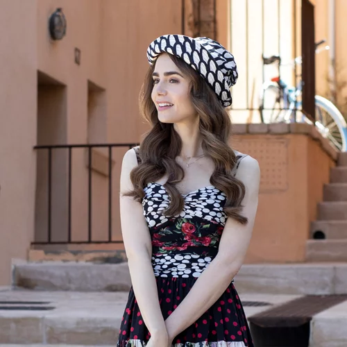 Θαυμάζεις τις (άψογες) μπούκλες της Emily Cooper; Όλα τα βήματα για να τις πετύχεις κι εσύ