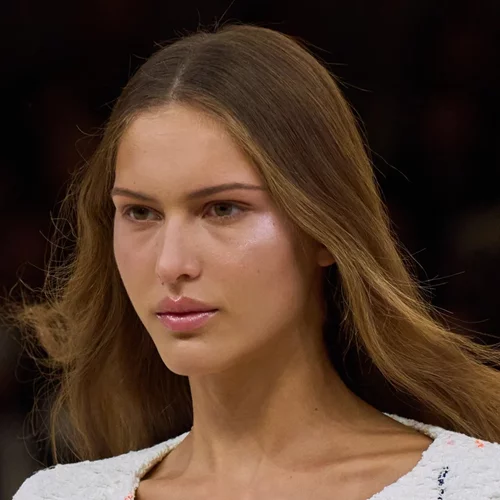 5 SOS skincare συμβουλές για λάμψη και αισθητά νεανική όψη στην επιδερμίδα