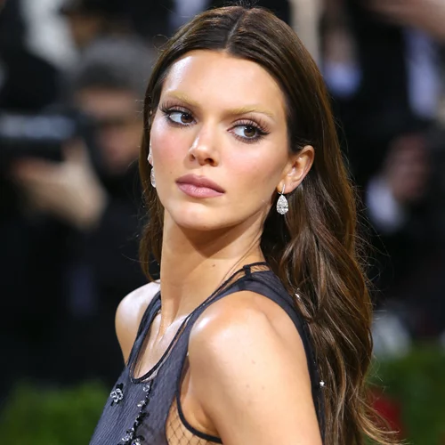 Kendall Jenner | To glam beauty look της που δίχασε πολλούς